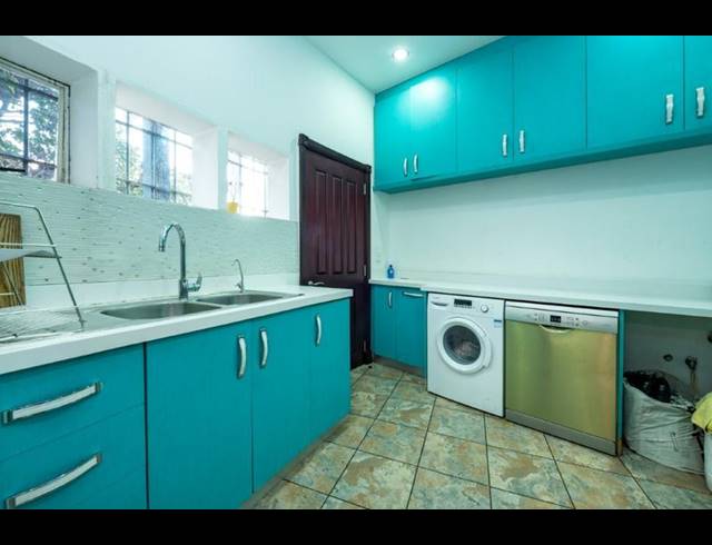 5 BEDROOM HOUSE FOR SALE IN OAKDENE